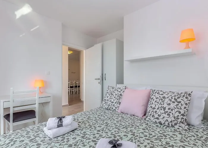 شقة Veronique1 Mit Pool By Interhome