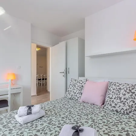 Apartman Veronique1 Mit Pool By Interhome