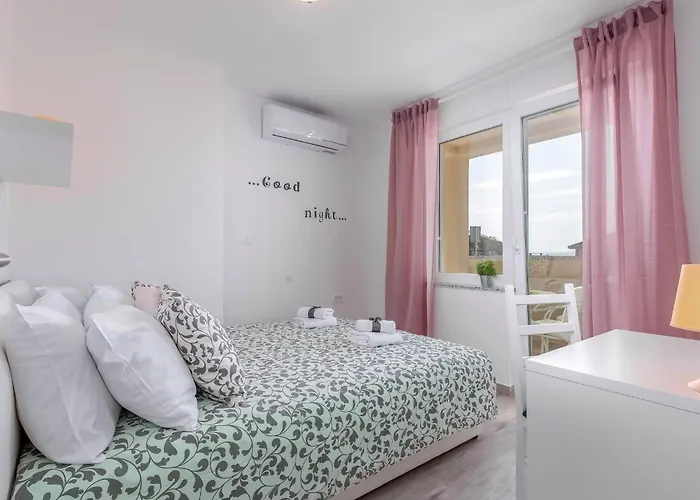 Veronique1 Mit Pool By Interhome